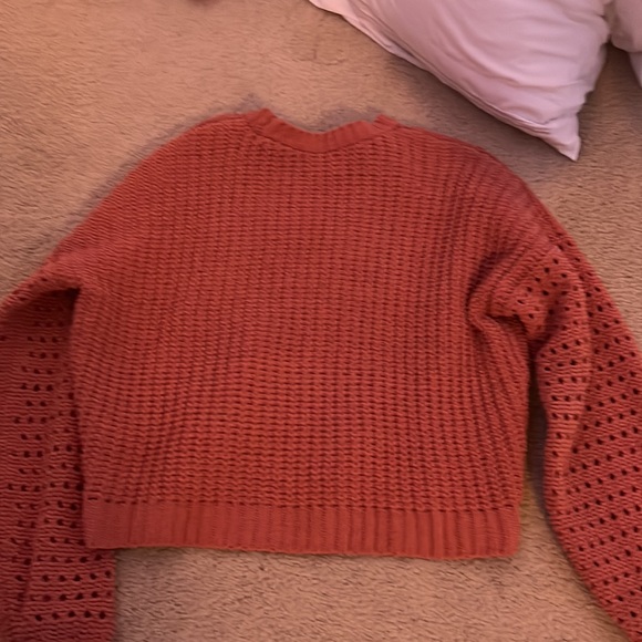 Hollister sweater - Picture 2 of 4